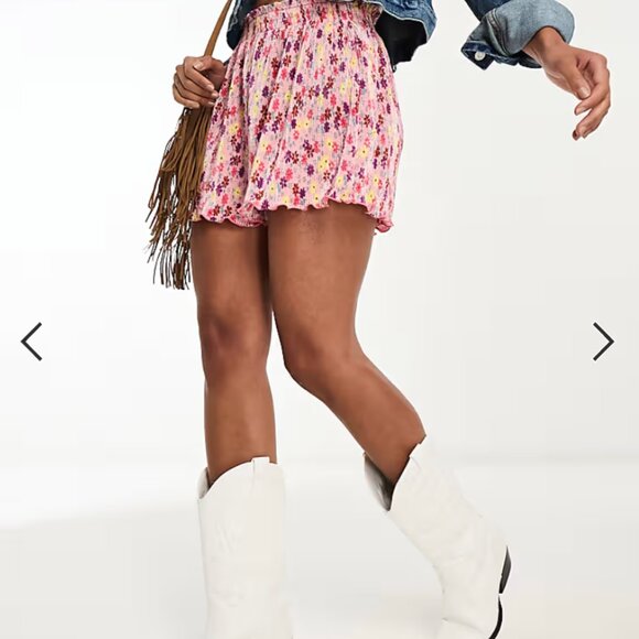 ASOS DESIGN plisse shorts in pink based floral - US 8 - Picture 7 of 9